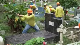 Bukele env&iacute;a reclusos a destruir tumbas de pandilleros en el d&iacute;a de Todos los Santos