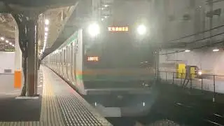 【4K高画質】E231系1000番台ｺﾂK-12編成（前照灯LED）＋E233系3000番台ｺﾂE-71編成が普通熱海行きとして小田原駅3番線を発車するシーン（2025.12.5 17:20）