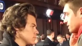 HARRY STYLES SIENDO GAY POR 4 MINUTOS SEGUIDOS