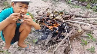 primitive life- Roast Crab / Smart boy Roast Crab On Wood Strike- Delicious