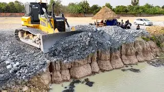 Group 25 ton Trucks and Bulldozer to Carry out High quality Activities such construction of landfill