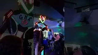 Rob&ocirc; de led simp&aacute;tico 🤖🇧🇷
