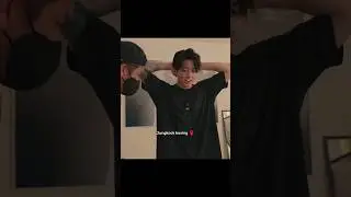 Jungkook boxing and getting punched in his abs 🔥