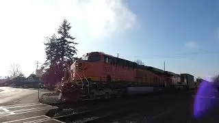 (Northbound) BNSF Empty Garbage Train passes through the 5TH Street Southeast Railroad Crossing.