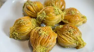 Турецкая пахлава «Мидии» с грецкими орехами /Turkish baklava “Mussels” with walnuts