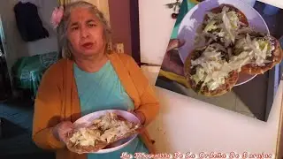 Tostadas de frijole con nopales
