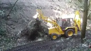 www.lewisarborcare.co.uk: Moving tree roots with JCB 3CX Part 2