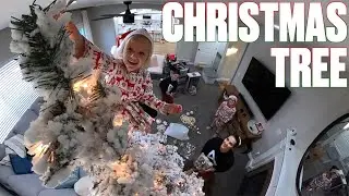 DECORATING FOR CHRISTMAS | SETTING UP THE CHRISTMAS TREE FOR THE FIRST TIME