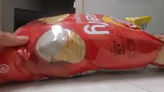 Food Snack... GH017966 4K 2025... Potato Chips (5) Lay's Wavy Original