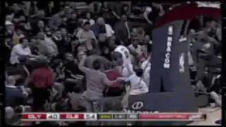 Big Sofo throws Shaq to the crowd! (Cavaliers - Olympiakos 10/12/2009)