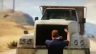 Играю в GTA 5 Frogger в режиме бокового обзора с злодеями из GTA 5.