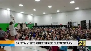 Britta visits Greentree Elementary School