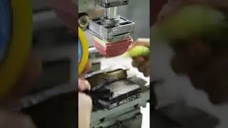 Live of sunglasses factory line--Debugging the screen printing mold.