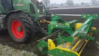 Akkers worden voorbereid met de Eco-ploeg