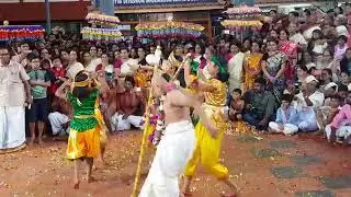 கேரளா குருவாயூர் கோவிலில் சுவாமி கிருஷ்ணன் உறியடி விழா.