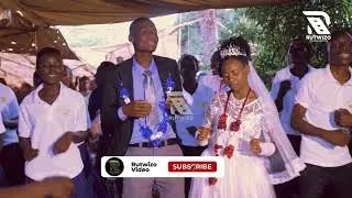 Maharusi wacheza wimbo uitwao - Mtafuteni yesu katika ndoa yenu.