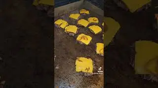 #6ixside #burger #halal #youtubeshorts #youtube #instagram #instafood #tiktokvideo #food #toronto