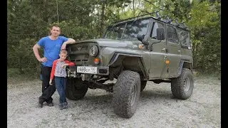 4x4 off road Braňov cestovateľský UAZ USSR army car s upraveným motorom na expedície aj každý deň.