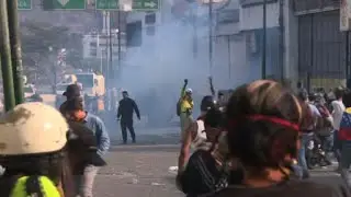 Rioting breaks out in Venezuela amid 'attempted coup'