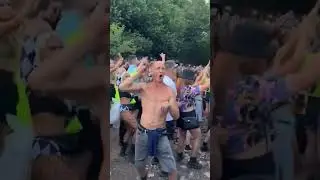 Techno Madness Unleashed: Mind-Blowing Dance Moves by a Man