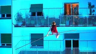 Une funambule à 25 mètres de hauteur dans le centre-ville d'Aurillac.