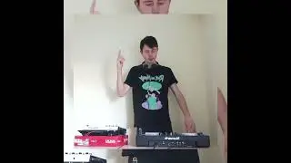 bit3 using drum loops on a DJ set