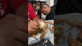 Cleaning blue crabs 🦀. #bluecrabs #steamedcrab #diycooking #crabmeat #cookingathome #tutorial #diy