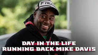 Day in the Life | Running Back Mike Davis at Falcons open practice