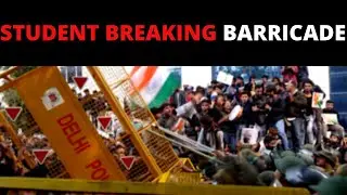 Jamia Students breaking the Police Barricade | Jamia firing incident