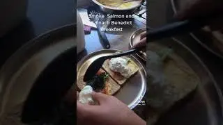 Smoke salmon and spinach Benedict breakfast 🍳 at home