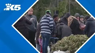 Federal judge blocks Trump order on refugees