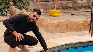 بيقول لي النظاره وانت بتكلمني ما اعرفش انا اللي واقف مع مستر ادهم