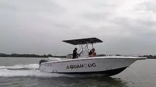 N&eacute;t chạy của thuyền Center Console Mỹ Century 2300