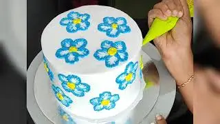Floral design on whipped cream cake  #floraldesigncake #whippedcreamcake #simpledesigncake