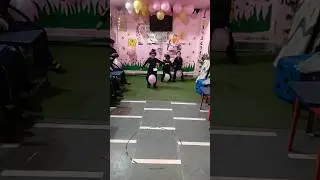 Watch till the end😆#balloon balance game#balloon race#shortsvideo #shortfeed ##youtubeshorts#viral 🔥