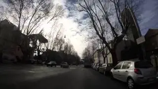 Pedone che sfida la sorte! Ri-prova con un treno!