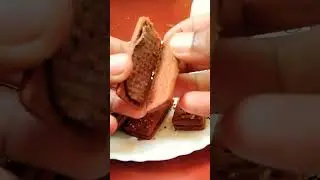 bourbon cream biscuits#bourbon biscuit ka cream kitna creamy hai 😋😋😋#youtubeshorts