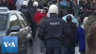 Greek Police Block Several Hundred Migrants from Rushing to Island Port