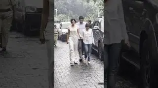 Tulsi kumar & khushali kumar at Tisha kumar's funeral 😔..#tishakumar #tulsi kumar #khushalikumar