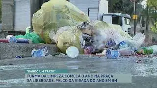 Pra&ccedil;a da Liberdade recebe limpeza ap&oacute;s festa de r&eacute;veillon em Belo Horizonte