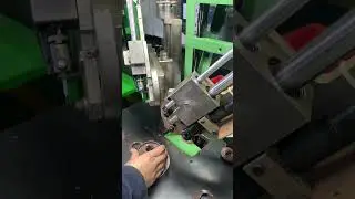 The high-pressure oil seals for African customers are being edge-milled using machinery