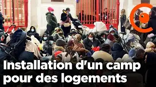 Installation d'un camp de femmes et enfants sans logements devant la mairie du 20e à Paris