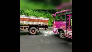 Heavy Accident in Ghat section's #accidentnews #accident