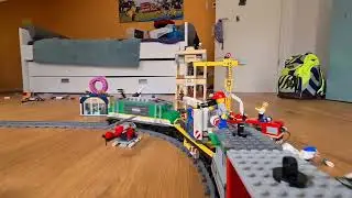 Lego City G&uuml;terzug 60198 mit onboard camera  durch die Kinderzimmer Stadt