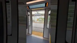 The Vancouver Mark V Skytrain door closing!