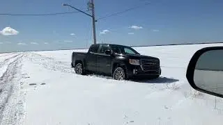 GMC Canyon AT4 dans la neige (snow wheeling)