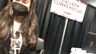 Colleen Clinkenbeard voice actress @ NY Anime Con 2021 signing autographs!