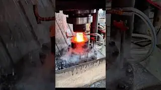 The forging process of water-cooled auto parts. #workers #work