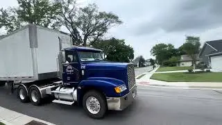 Truck Spotting - Train Horns, A Flat-glass W900 w/ Green Lights & More
