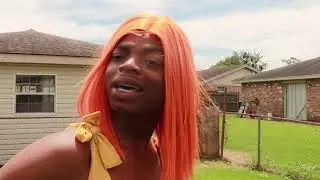 Twannisha tryna make me take her poo ass pictures.